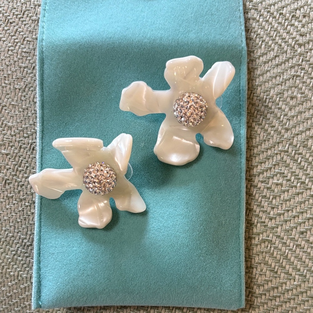 Chic White Floral Earrings with Crystal Center